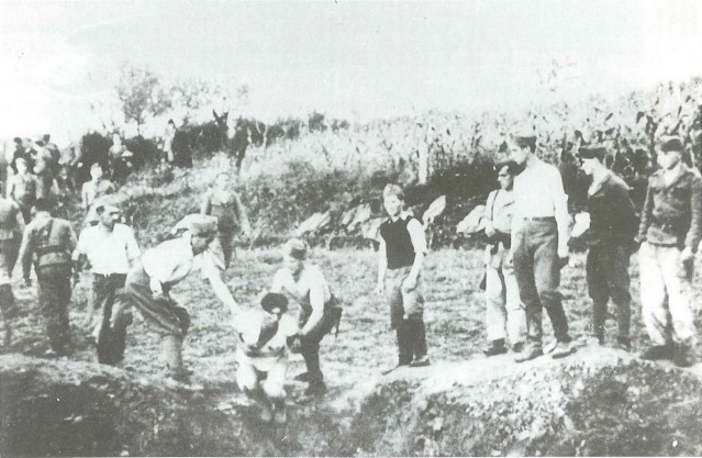 Fotografija ustaškog zločina nad jamom različito pripisana Jasenovcu Lici Hercegovini