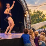 Felix Baumann nastupa pred djecom na ufaFabrik Boulevardu u Berlinu – ilustracija