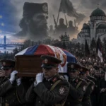 Od Draže do Mladića – ilustracija članka o Ratku Mladiću, četništvu, Srbiji, SPC-u i vojnim počastima na njegovu pokopu.